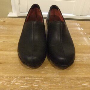 MERRELL Angelic Slip On Black Leather Comfort Chore Clogs Size-7